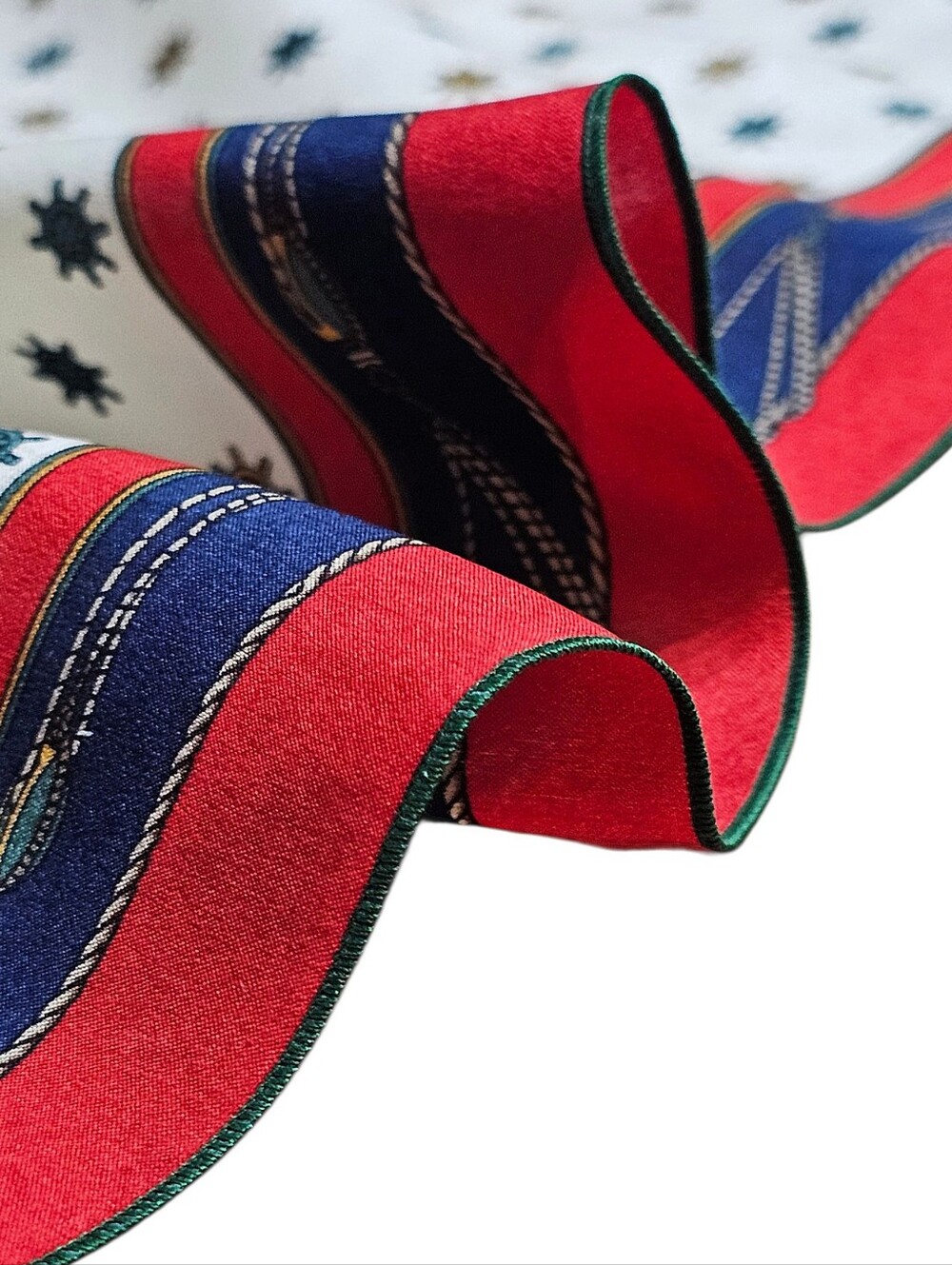 GUCCI SCARF - Picture 3 of 15